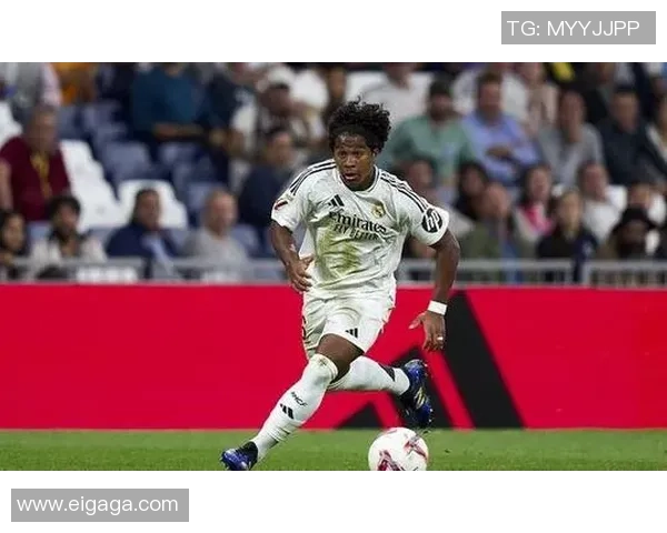 头发造型独特的足球明星们在绿茵场上的风采与魅力